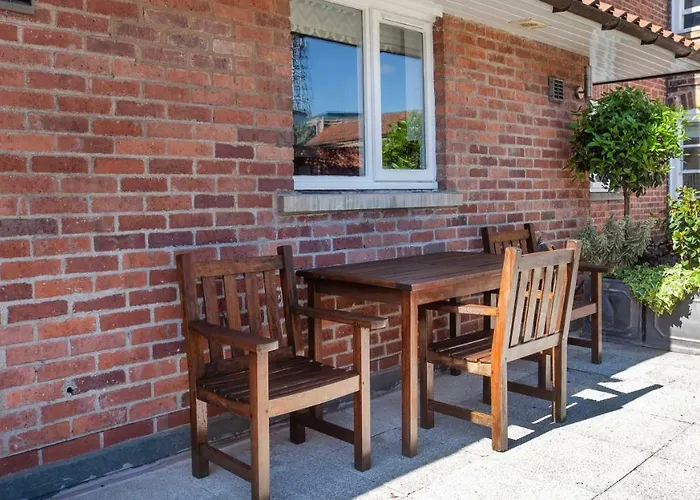 Malt Shovel Court With Free Parking